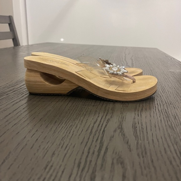 Sketchers Y2K Rhinestone Flower Sandals Size 9 - Picture 2 of 6